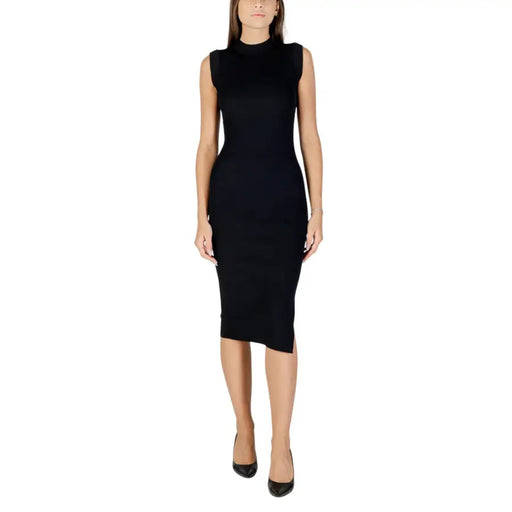 Women’s sleeveless black midi dress with mock neck from Morgan De Toi for fall winter fashion