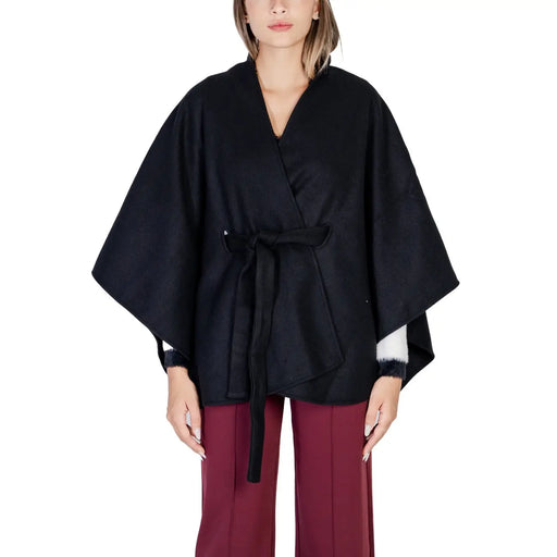 Schwarzer Wollumhang mit Gürtel in der Taille und Fransen an den Ärmelbündchen von Morgan De Toi aus Polyester für Damen