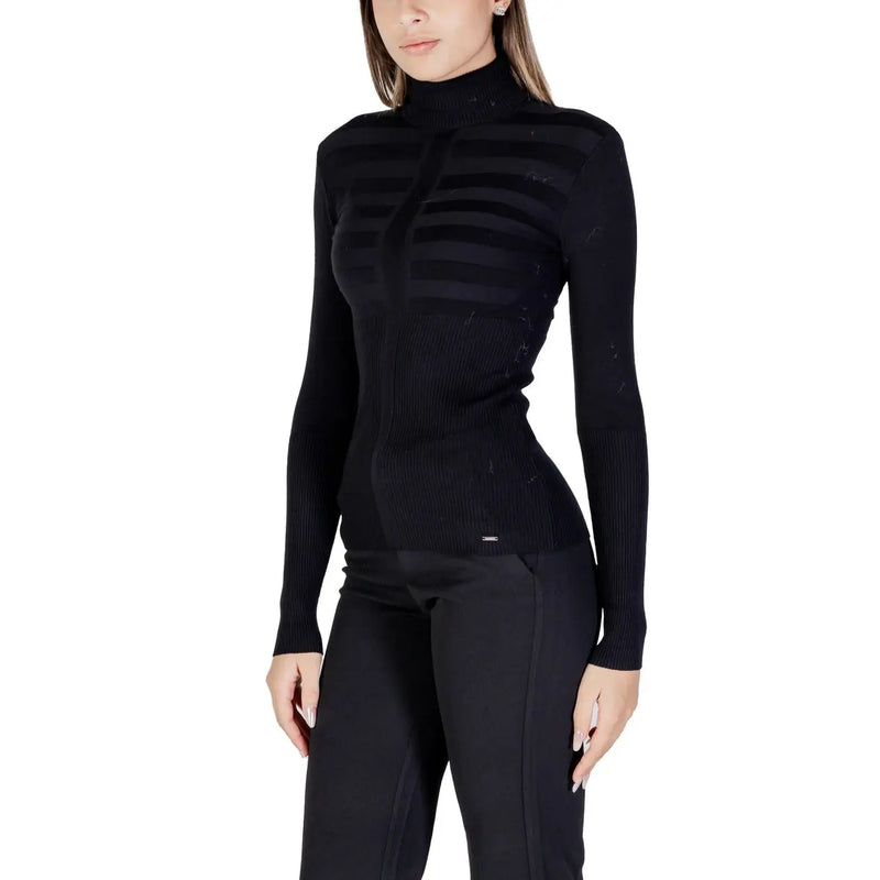 Morgan De Toi Schwarzer, gerippter Rollkragenpullover für Damen mit horizontalen Streifen auf der Brust