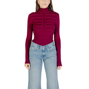 Morgan De Toi Schwarzer Damen-Rollkragenpullover aus Viskose mit bordeauxroten, gerippten Querstreifen am hohen Kragen über der Brust