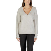 Light gray fuzzy ribbed V-neck knit sweater with buttoned cuffs from Morgan De Toi Women