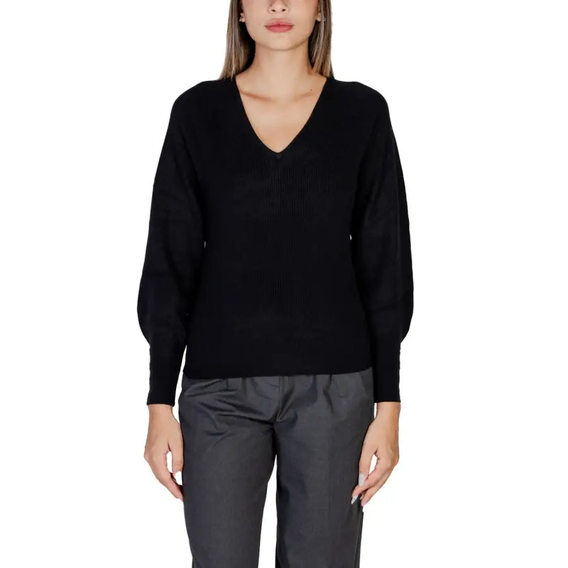 Women’s black V-neck knit sweater with puffed sleeves from Morgan De Toi