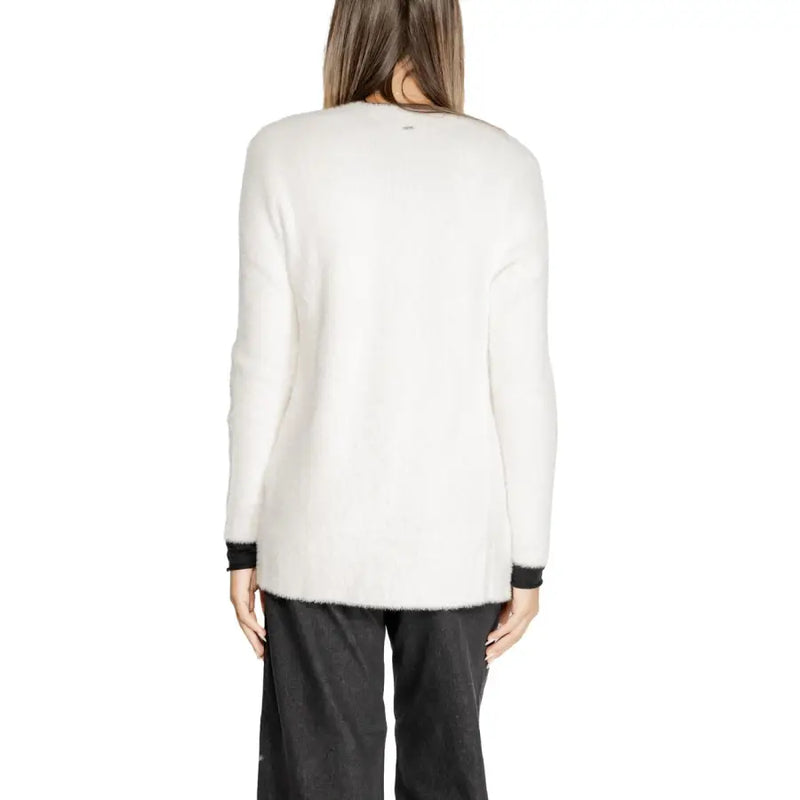 Women’s white fuzzy long-sleeve knit sweater with black cuffs from Morgan De Toi