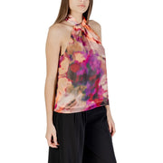 A morgan de toi Damen ärmelloses Rundhals-Top lila top mit einem transparenten Neckholder-Ausschnitt und einem lebendigen abstrakten Blumendruck