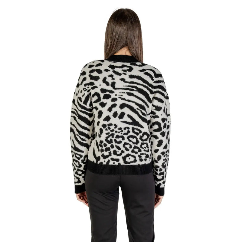 Morgan de toi Weißer Damen-Strickpullover mit Leopardenmuster in Schwarz und Weiß, geripptem Rundhalsausschnitt, Bündchen und Saum.