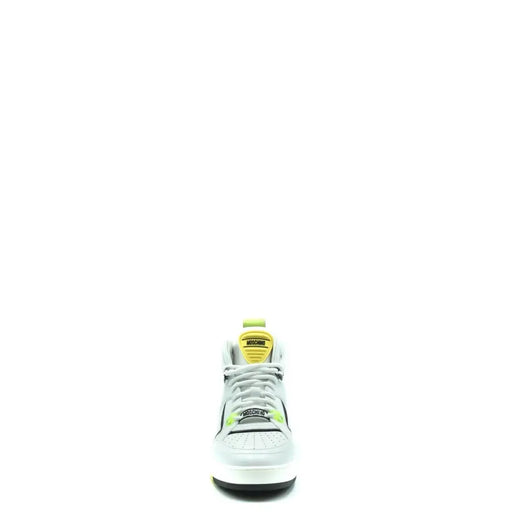 Weiße Moschino Herren Leder High-Toptop Sneaker mit neongrünen, schwarzen Akzenten und gelbem Zungenlabel für sportliche Aktivitäten