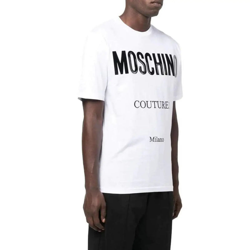 Weiß Moschino Männer t-shirt aus Baumwolle mit kräftigem Schwarz Moschino Couture Milano Schriftzug auf der Vorderseite