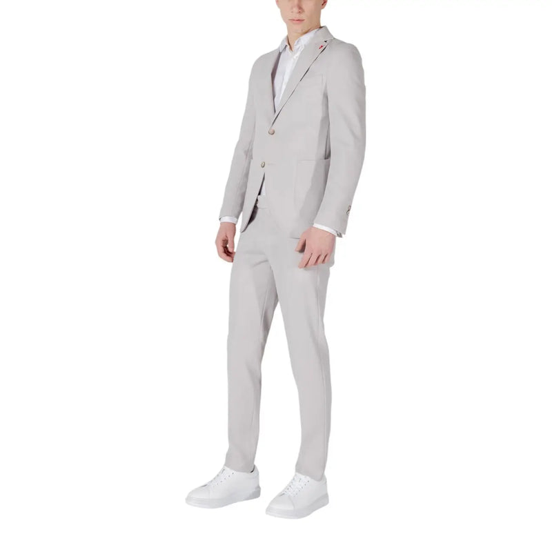 A tailored mulish men grey slim fit suit in polyester viscose blend with subtle texture and clean lines