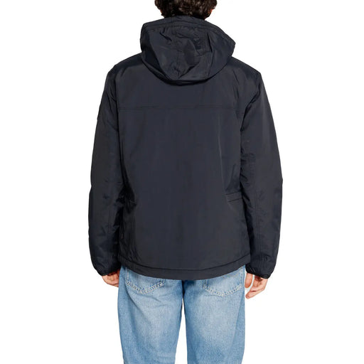 Napapijri Schwarze Herrenjacke mit Kapuze aus glattem, wasserabweisendem Material, dezenten Nähten und Reißverschlusstaschen vorne.