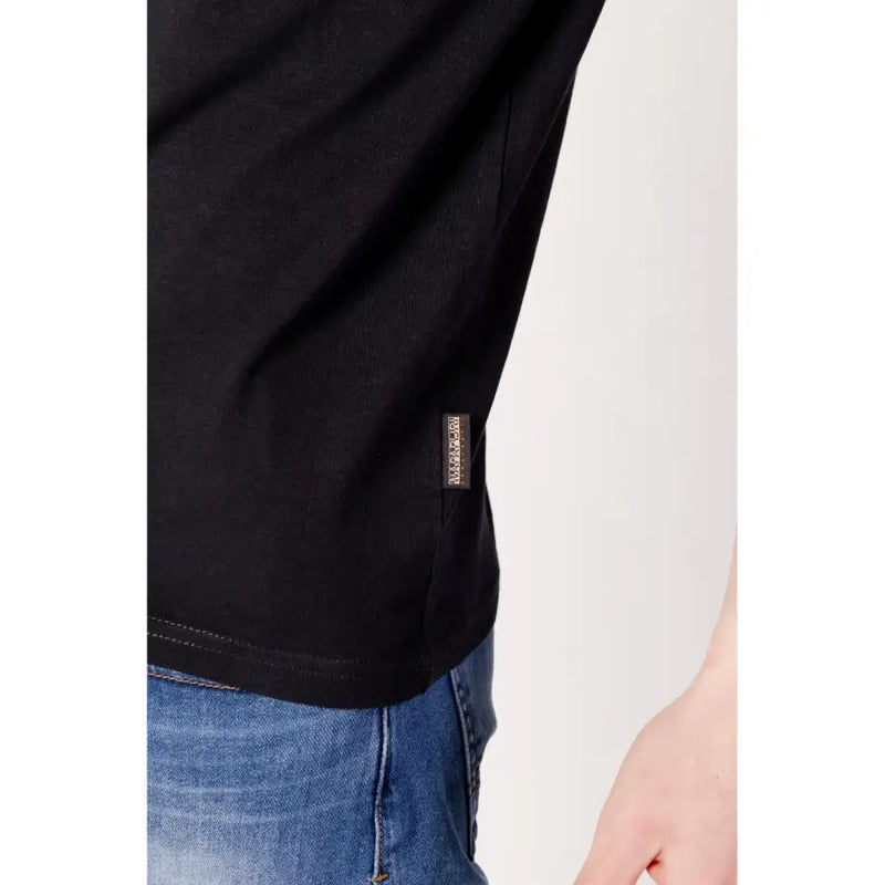 Napapijri Herren schwarze Baumwolle t-shirt mit einem kleinen braunen Etikett unten links für Freizeitkleidung