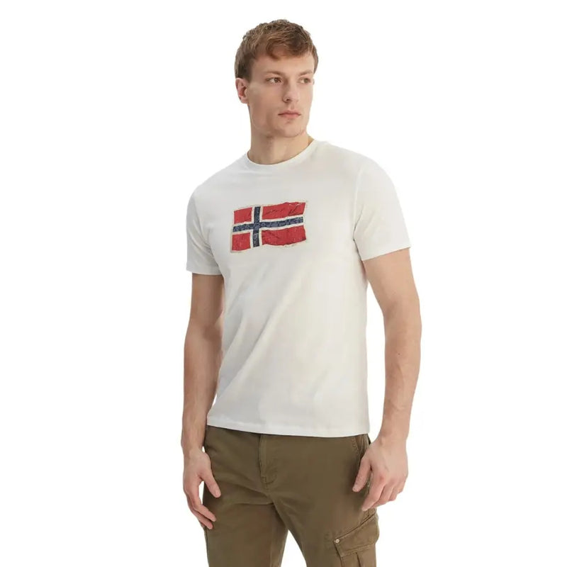 Napapijri Herren-T-Shirt, weiß, Baumwolle, Kurzarm, Rundhalsausschnitt, mit abgenutztem rot-blauem norwegischem Flaggenmotiv auf der Brust
