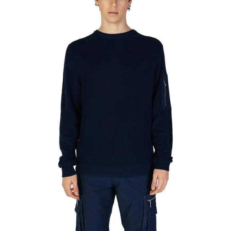 Navy blue long-sleeved knit sweater with zipper pocket for stylish comfort