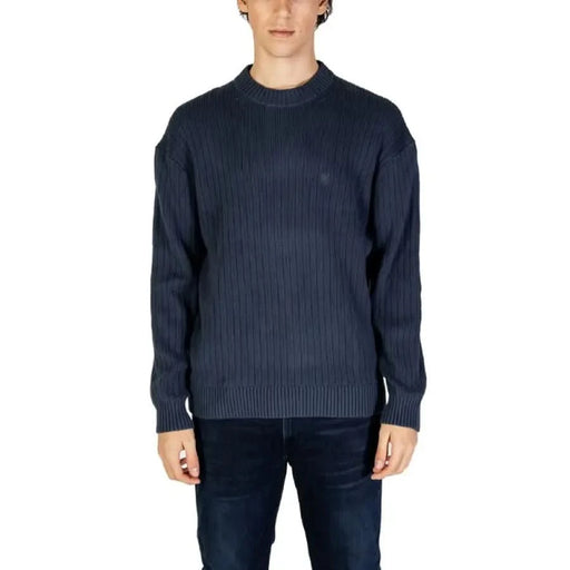 Navy blue ribbed crew neck sweater from Calvin Klein Jeans made of 100% cotton