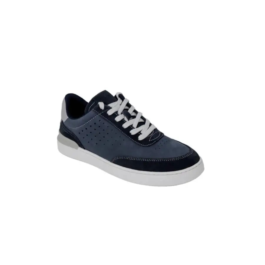 Navy blue Clarks men shoe with white laces
