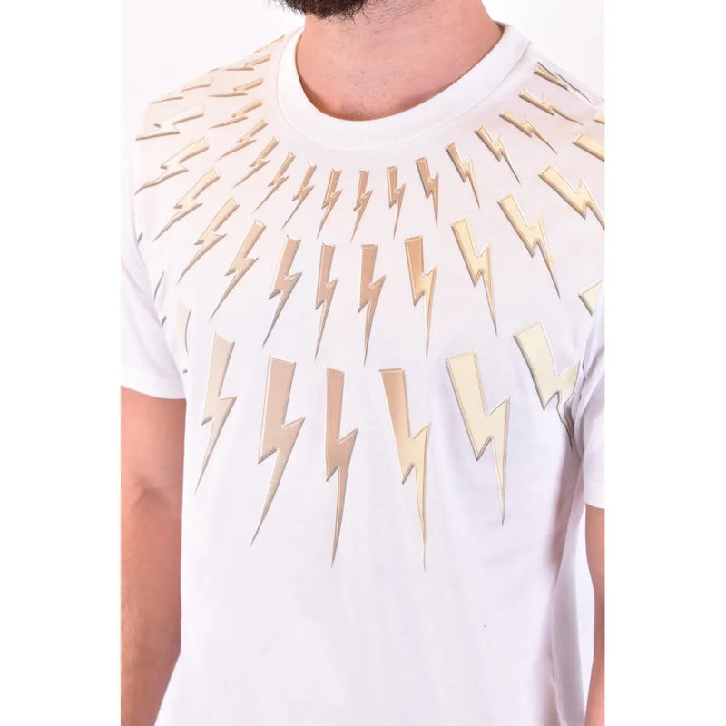 Neil Barrett Männer t-shirt Weißer Baumwollstoff mit einem auffälligen, metallisch-goldenen Blitzmuster vom Halsausschnitt bis zum Obermaterial