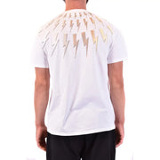Weißes, kurzärmeliges Baumwollhemd t-shirt von Neil Barrett mit einem markanten, von Gold zu Creme verlaufenden Blitzmotiv von den Schultern