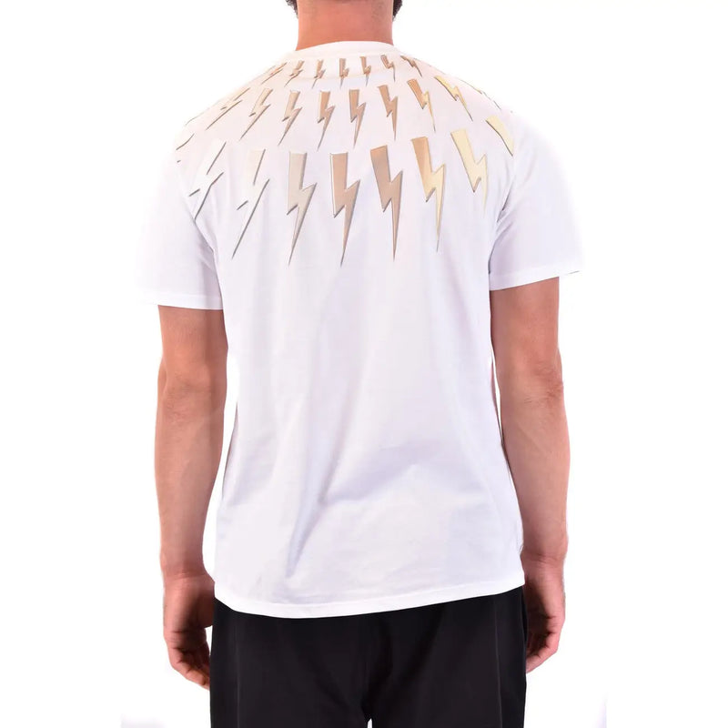 Weißes, kurzärmeliges Baumwollhemd t-shirt von Neil Barrett mit einem markanten, von Gold zu Creme verlaufenden Blitzmotiv von den Schultern