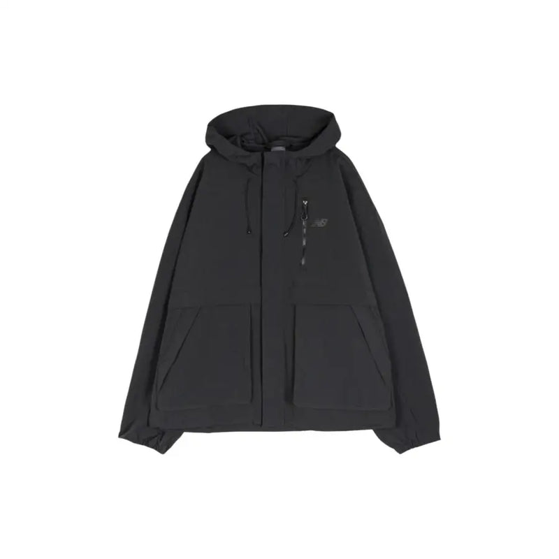 New Balance Schwarzer Herrenblazer aus Nylon mit Kapuze, Reißverschluss vorne, großen aufgesetzten Taschen und gesticktem Logo