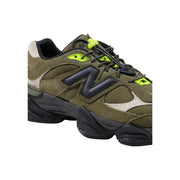 New Balance Grüne Herren-Sneaker aus Wildleder, Modell 990v3, mit olivgrünem Wildleder, schwarzer Sohle und neongelben Akzenten