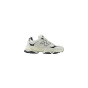 New balance Graue Herren-Sneaker aus Wildleder mit einer markanten, mehrlagigen Sohle in Weiß und Schwarz