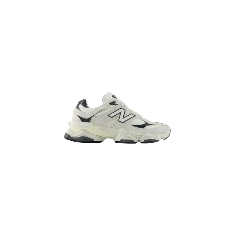 New balance Graue Herren-Sneaker aus Wildleder mit einer markanten, mehrlagigen Sohle in Weiß und Schwarz