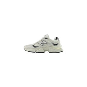 New balance Graue Herren-Sneaker aus Wildleder im weiß-schwarzen 990v4-Design mit markanter, mehrlagiger Sohle