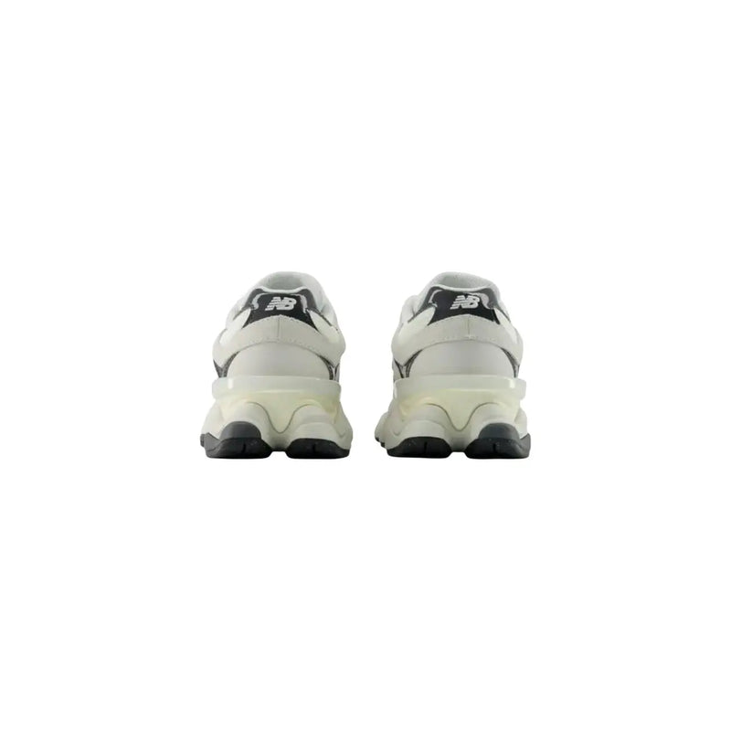 New balance Graue Herren-Sneaker aus Wildleder im weiß-schwarzen 990v3-Design mit klobiger, mehrlagiger Sohle