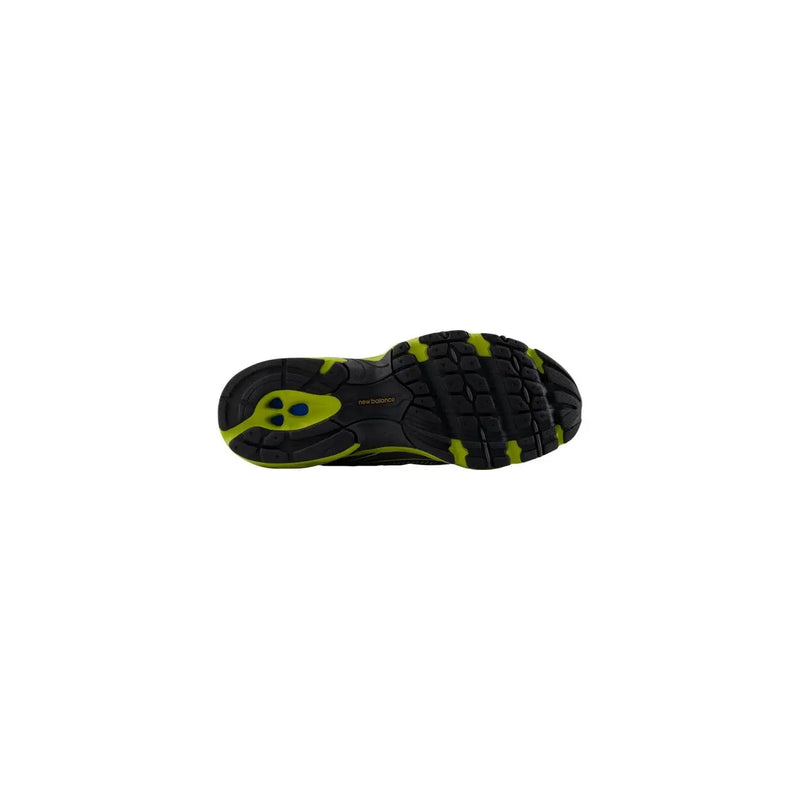 New Balance Herren-Sneaker aus schwarzem Synthetikmaterial mit neongrünen Akzenten und profilierter Gummisohle für sportliche Aktivitäten