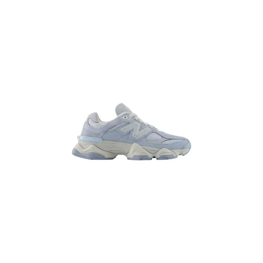 New balance Herren-Sneaker aus Wildleder, hellblau mit hellblauen und cremefarbenen Akzenten und klobiger, mehrlagiger Sohle