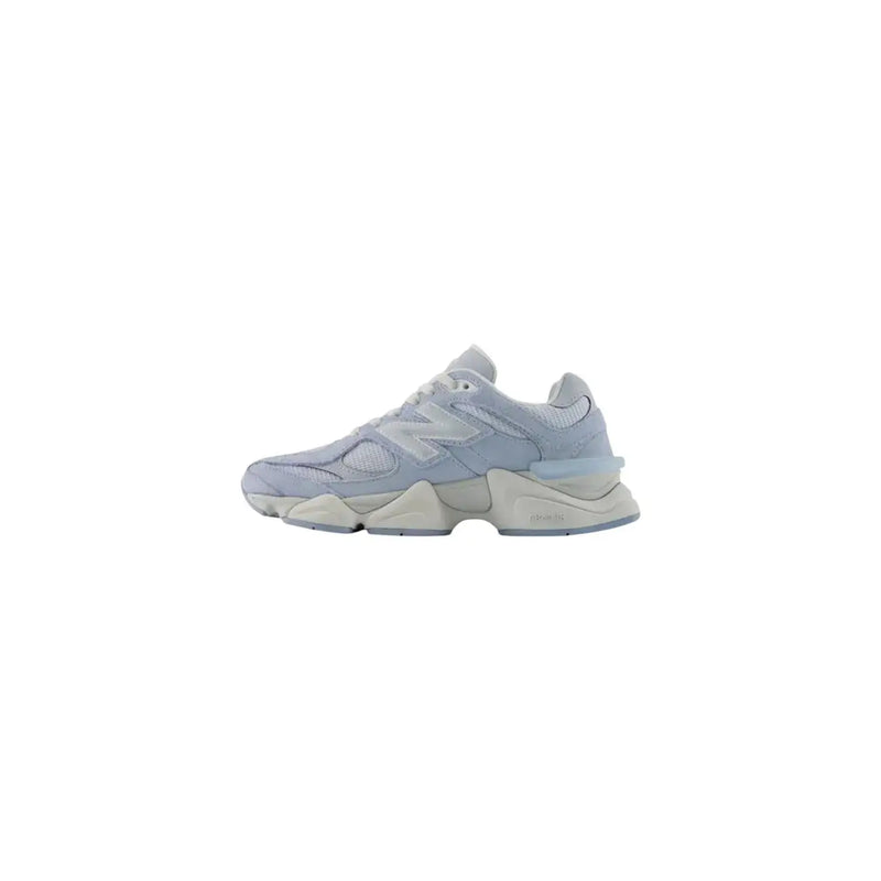 New balance Hellblaue Herren-Sneaker aus Wildleder mit Mesh-Obermaterial und klobiger, cremefarbener Zwischensohle für den Alltag.