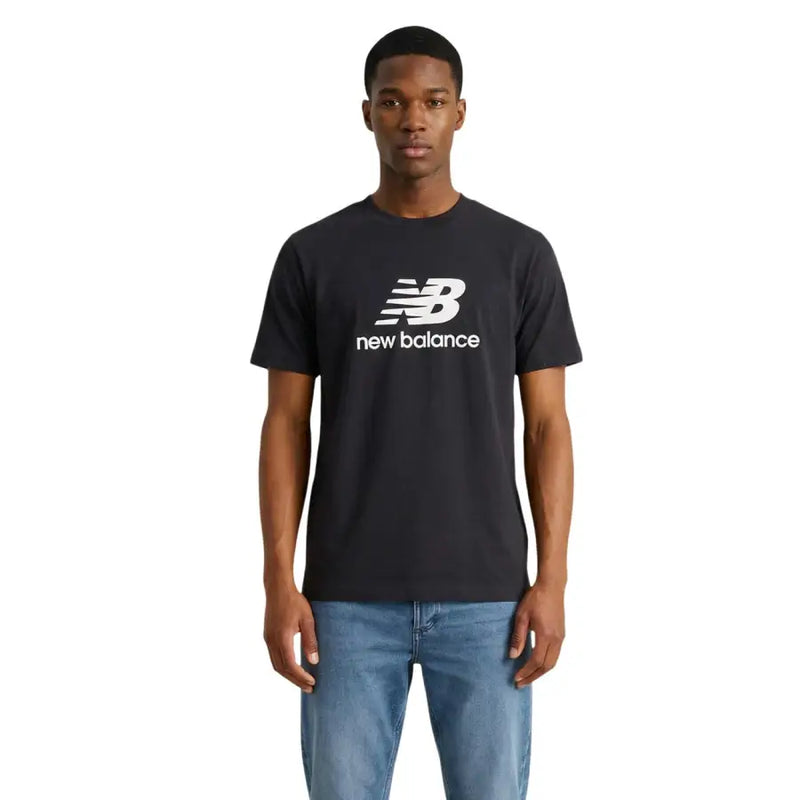 Schwarz new balance Männer t-shirt mit weißem Logo und Schriftzug auf der Brust für lässige Kleidung