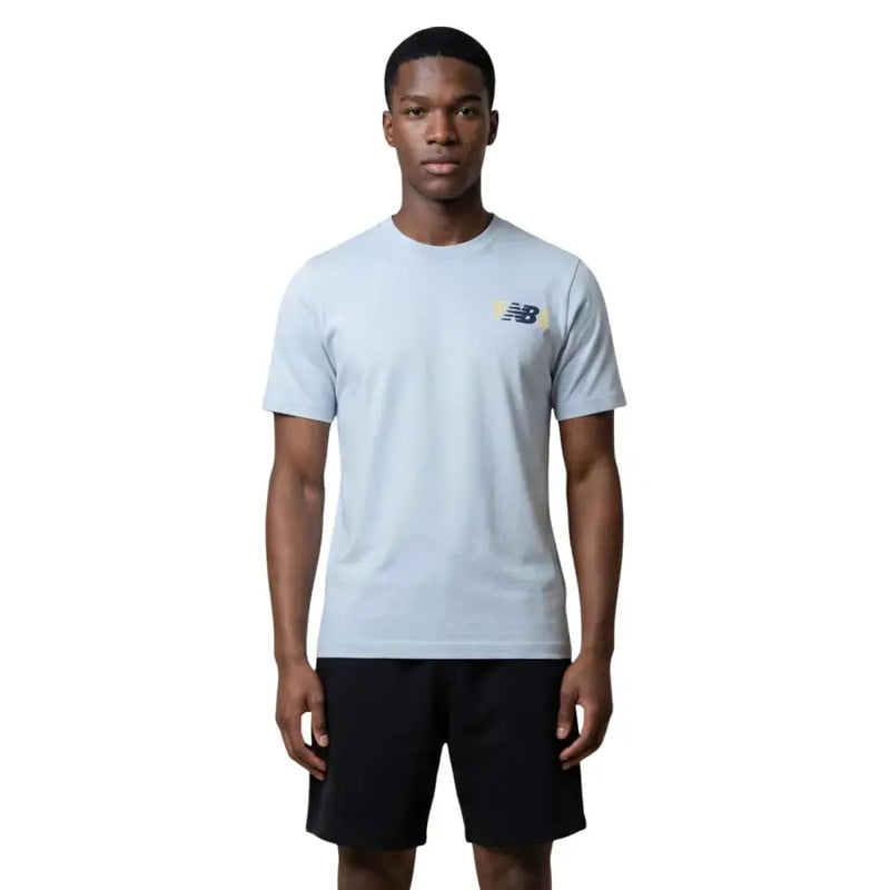New balance Männer t-shirt in Hellblau mit Rundhalsausschnitt und kleinem Logo auf der linken Brust