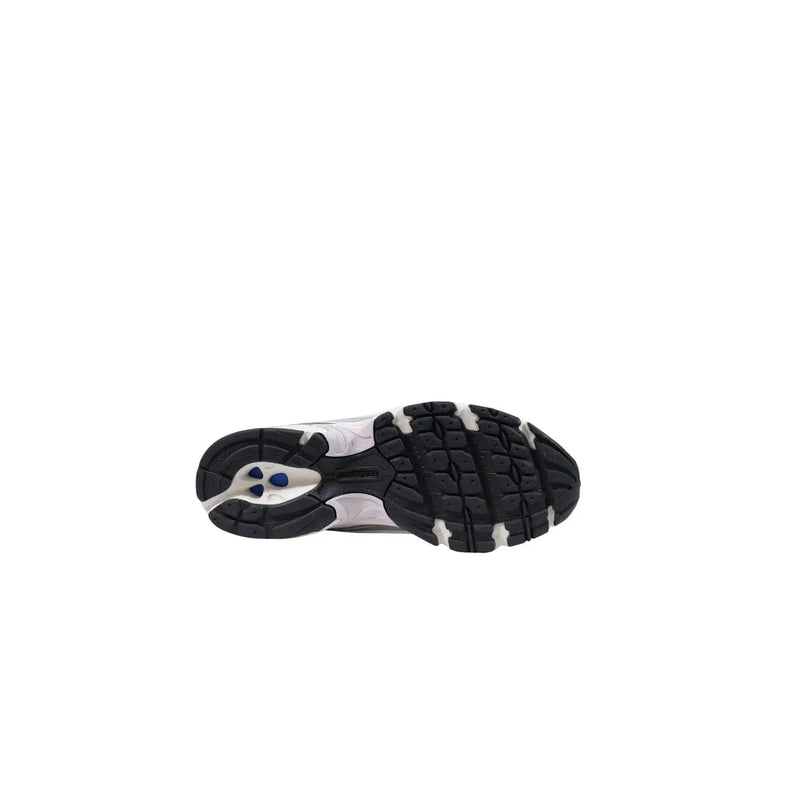 White and black New Balance women beige synthetic slip sneakers with textured rubber sole and blue heel accents viewed from back