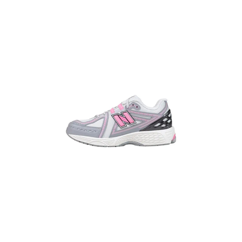 New balance women grey slip on textile skate sneakers with gray white fabric and pink logo laces and heel accents