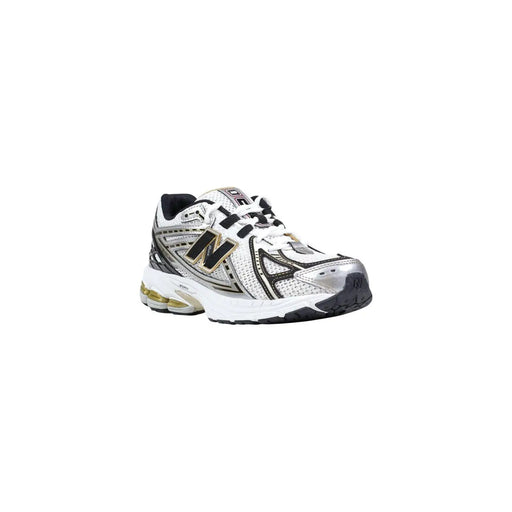 New Balance Silberne Damen-Sneaker aus Synthetik mit weißem und silbernem Design, schwarzen Akzenten und goldumrandetem Logo