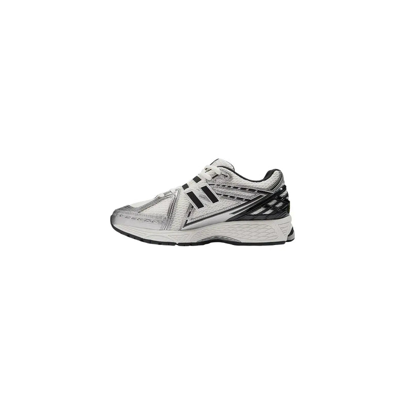 New balance women silver textile slip on skate sneakers in white and black with mesh upper and synthetic overlays