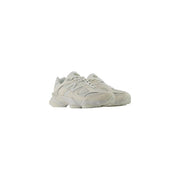 Cream-colored new balance 908 sneaker with mesh upper and chunky sole for women white synthetic sneakers
