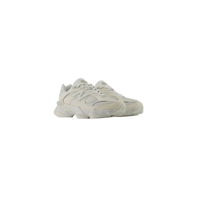 Cream-colored new balance 908 sneaker with mesh upper and chunky sole for women white synthetic sneakers