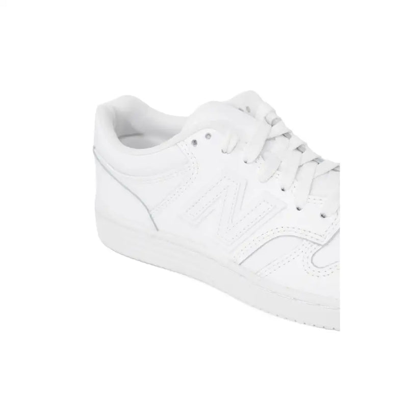 New Balance Weißer Damen-Sneaker in Größe 3 mit schlichtem, minimalistischem Design und Ziernähten aus Leder
