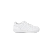 New Balance women’s white sneaker with smooth leather upper and minimalist design in size 3