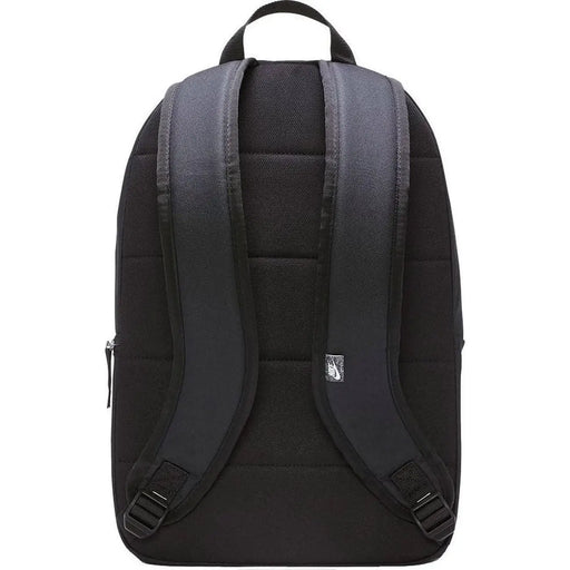Nike schwarzer Herrenrucksack aus Polyester mit gepolsterten Schultergurten und top Griff von der Rückseite gesehen