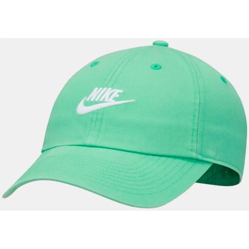 Eine mintgrüne Nike-Herrenkappe mit weißem Swoosh-Logo aus Baumwollmischgewebe und verstellbarer Passform