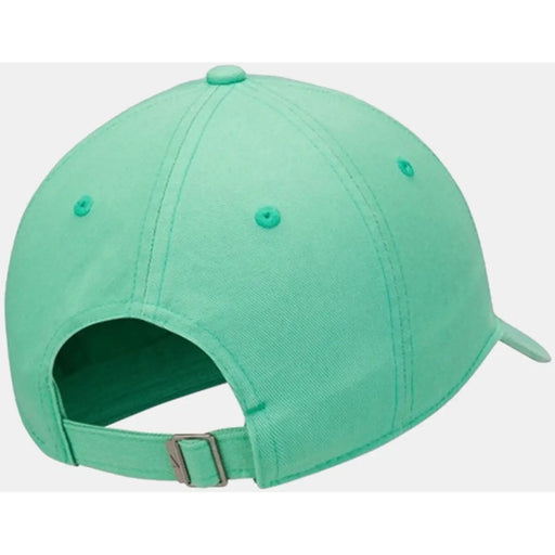 Ein Mintgrün Nike Herrenkappe mit grünem Logoprint, verstellbarem Riemen aus Baumwollmischgewebe und silberner Schnalle