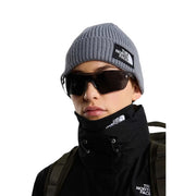 The North Face Beanie TNF LOGO BOX für Herren aus grauem Rippstrick mit schwarzem, gesticktem Logo-Patch, Vorderansicht