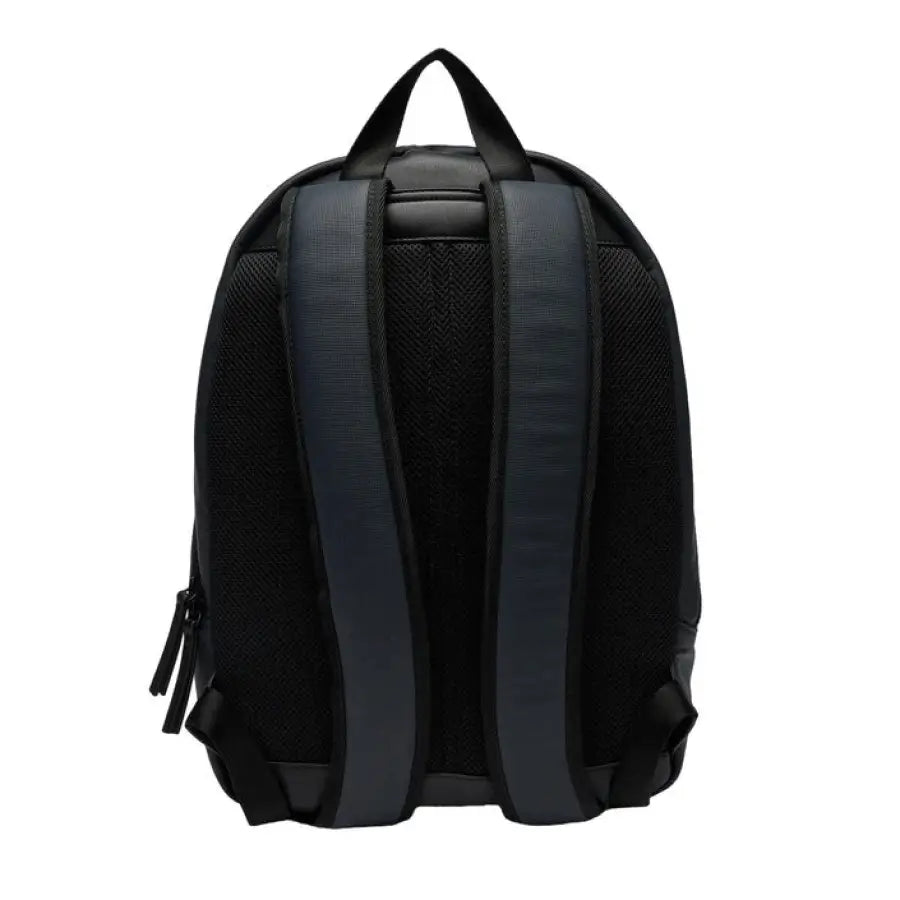 
                      
                        Tommy Hilfiger men’s bag showcasing urban style clothing with a North Face Berkeley backpack
                      
                    