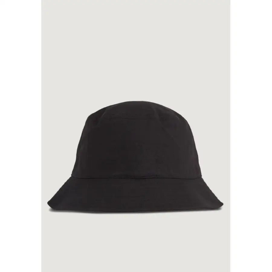 
                      
                        Calvin Klein men’s cap featuring The North Face bucket hat in urban style clothing
                      
                    