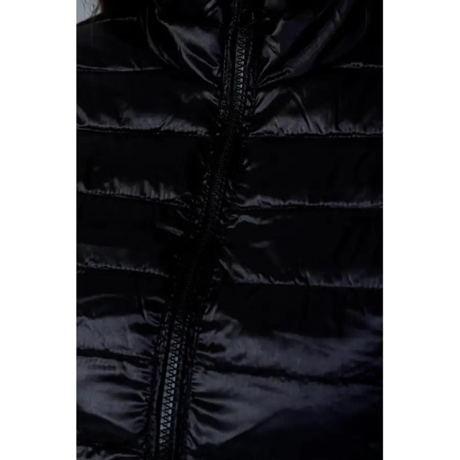 
                      
                        Women jacket - The North Face down coat for urban style clothing in city fashion
                      
                    