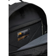 Der North Face Herren-Rucksack Borealis Classic aus schwarzem Nylon mit Innenausstattung, die das orangefarbene Markenlabel und das Logo zeigt.
