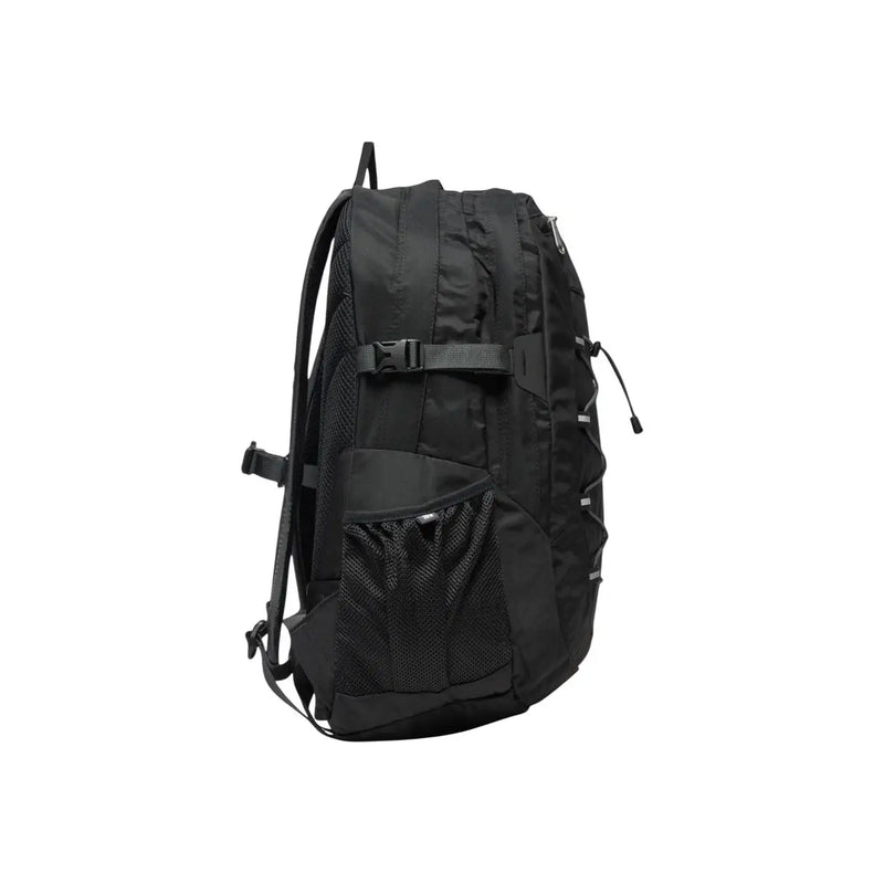 The North Face Herren Borealis Classic Rucksack aus schwarzem Nylon mit seitlicher Netztasche und verstellbaren Trägern, von der Rückseite gesehen