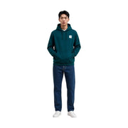 Der grüne Baumwoll-Hoodie von The North Face für Herren mit dunkelgrüner Farbe und weißem Logo-Patch auf der Brust.